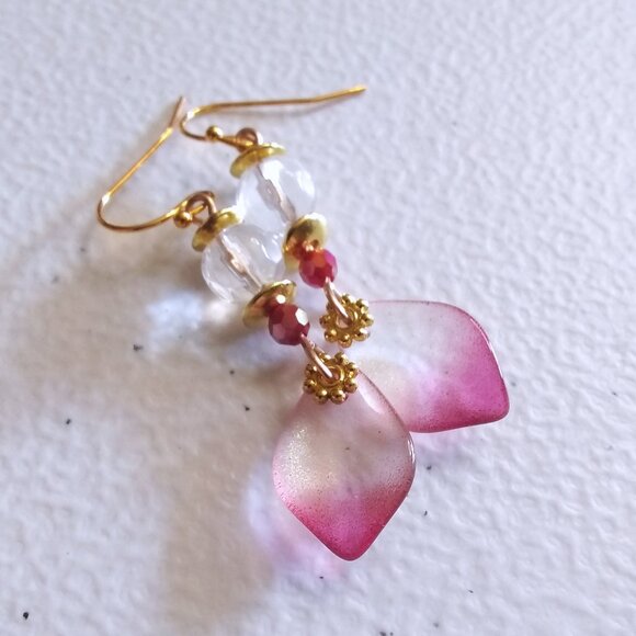 Romantic Feminine Essence Pink Petal Dangle Earrings! Celebrate Spring & Easter - Picture 7 of 10